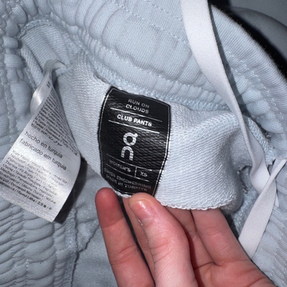 On Running Arctic Blue Club Crew Set - Picture 10 of 10